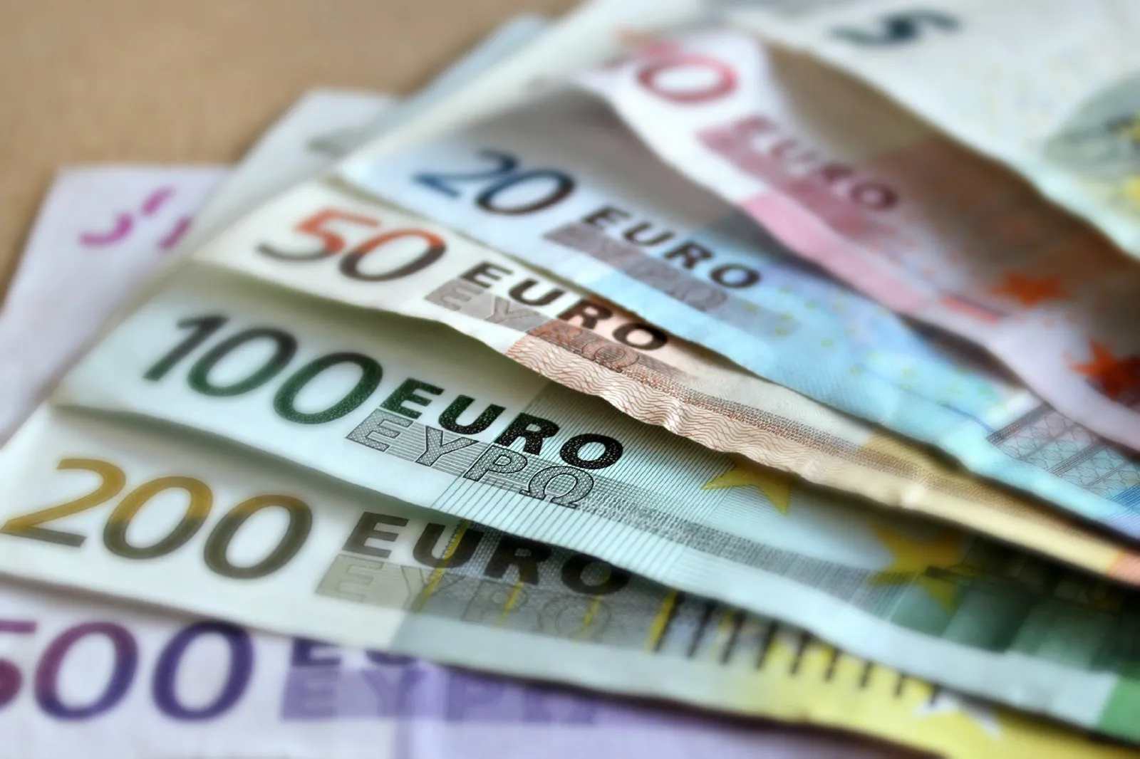 Izklātas eiro banknotes